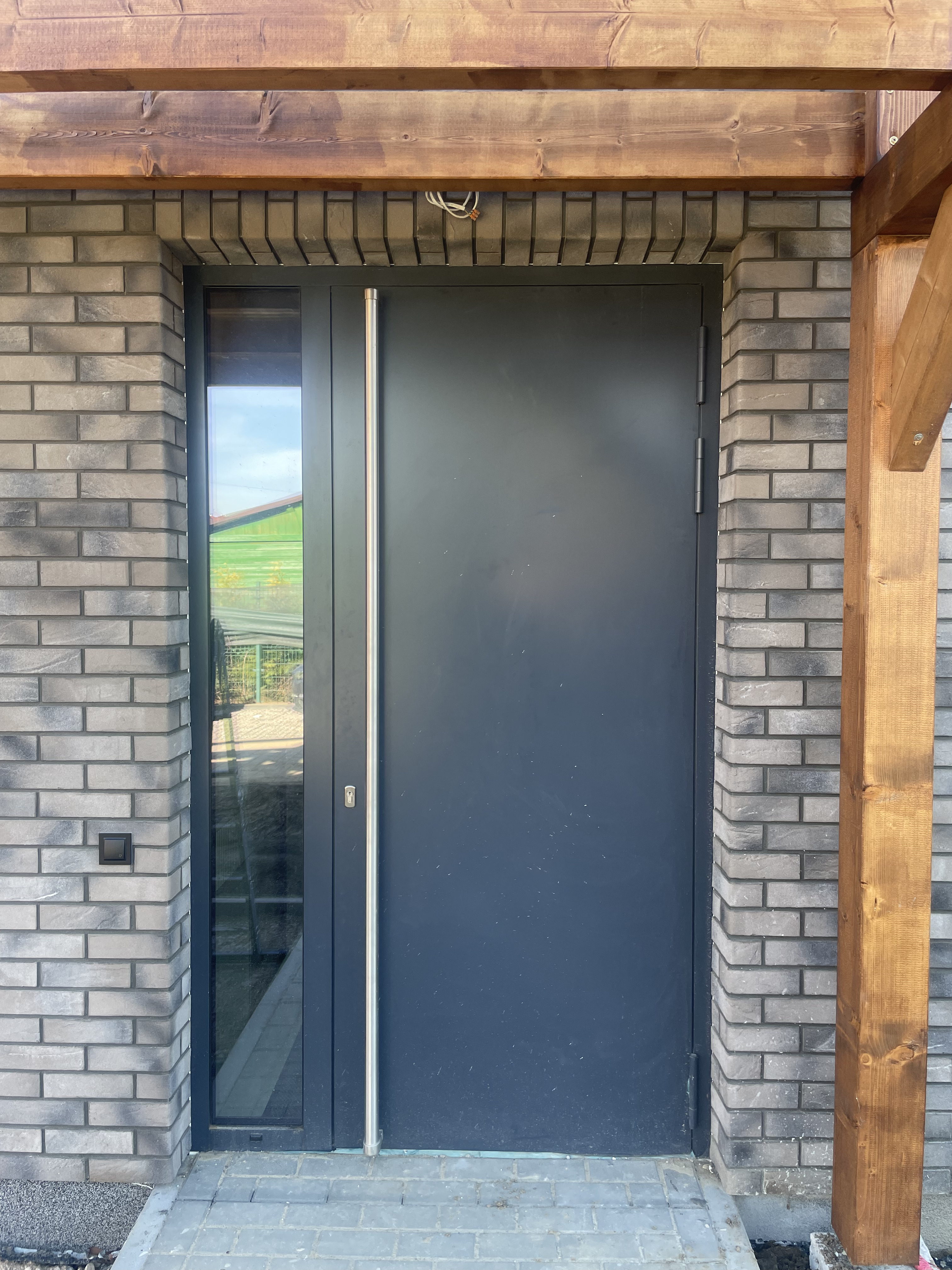 Drzwi aluminiowe panelowe