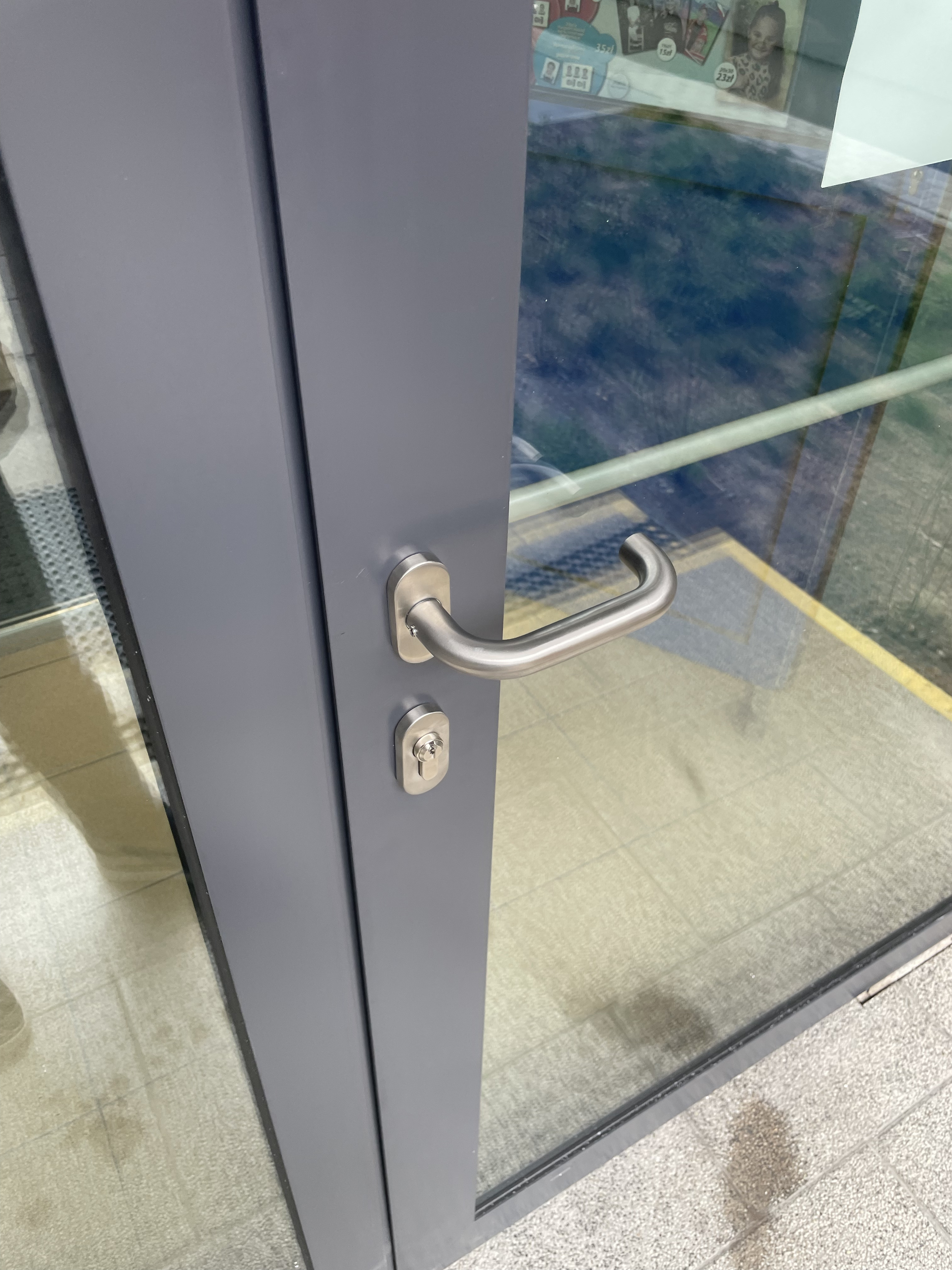 Drzwi aluminiowe z antypaniką