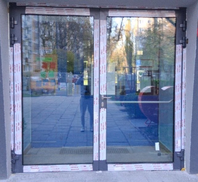 Drzwi wejściowe aluminiowe przeszklone