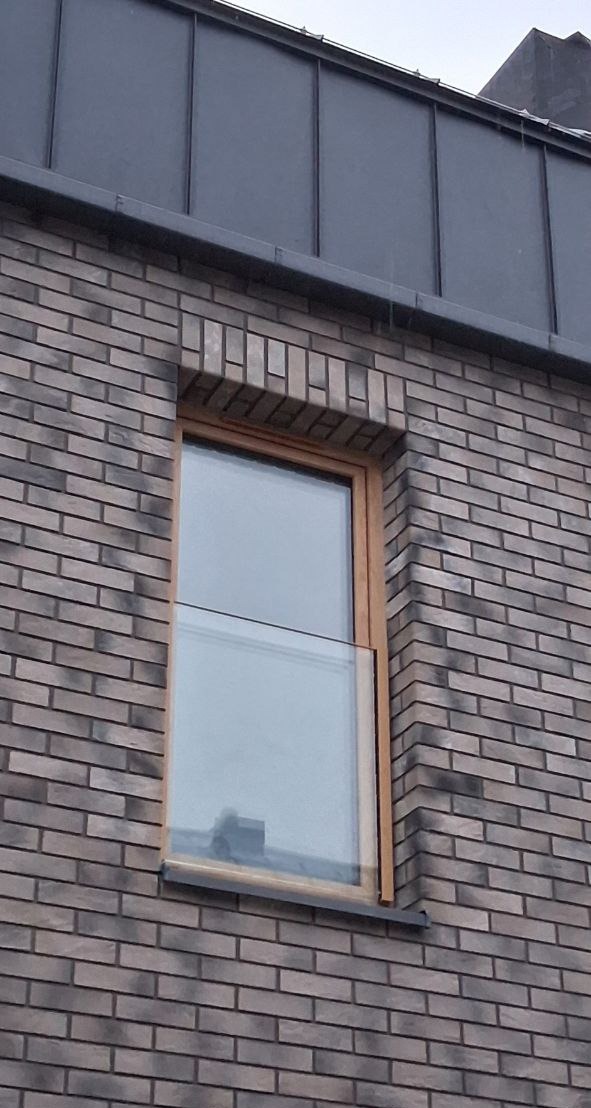 Okna PCV z barierkami szklanymi