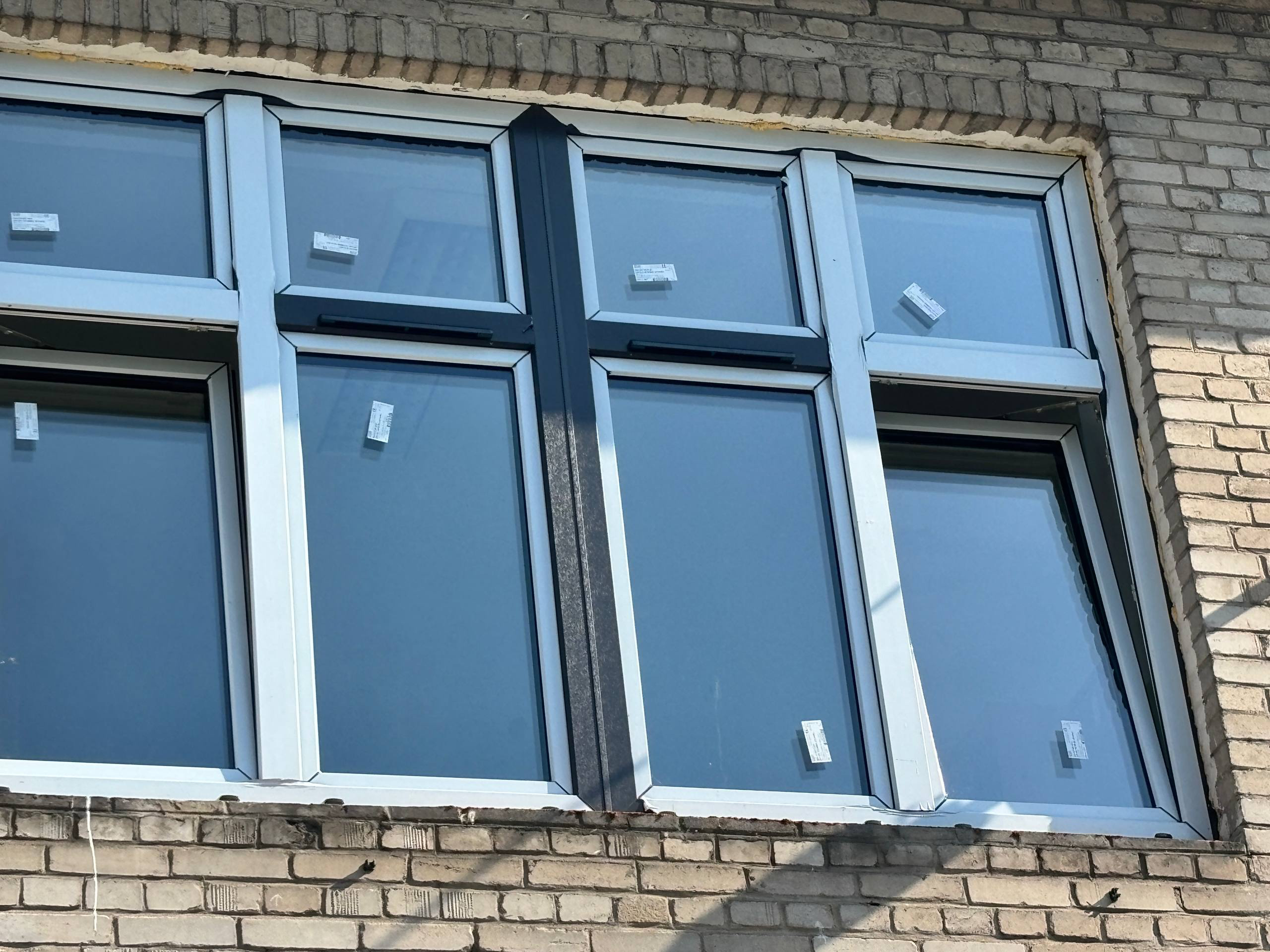 Termomodernizacja szkoły – okna PCV — zdjęcie 3